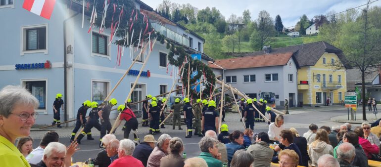 Maibaum-Aufstellen am 28. April