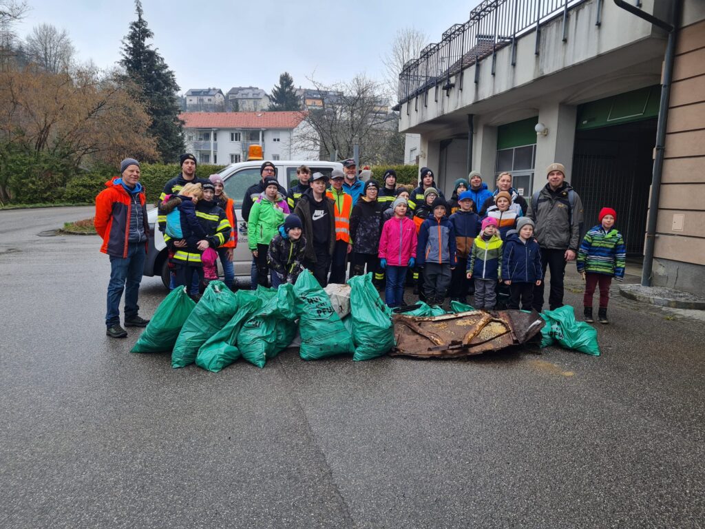 Flurreinigungsaktion in Helfenberg