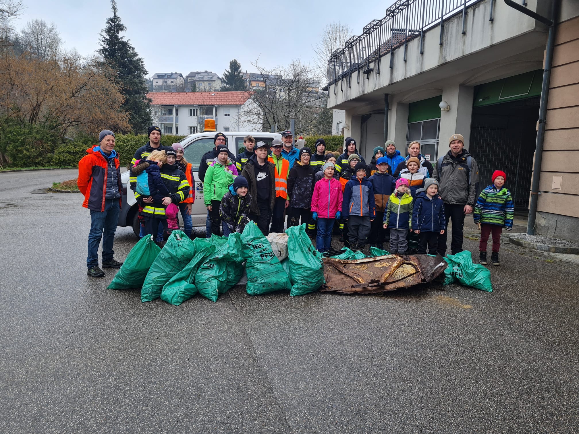 Flurreinigungsaktion in Helfenberg