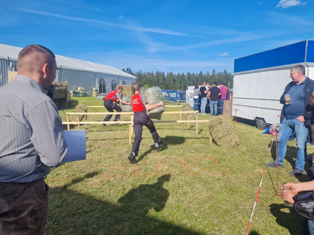Heibünkö-Challenge am Altenschläger Fest